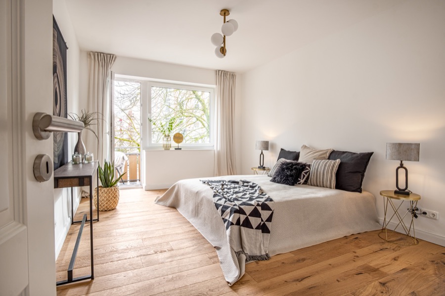 Schlafzimmer einer modernisierten Wohnung